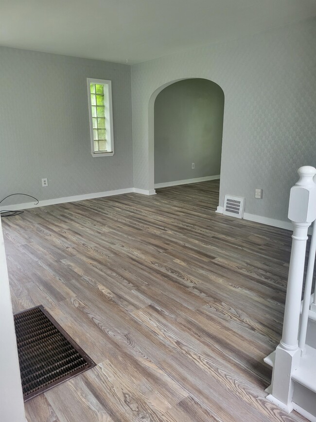 Photo - 2436 Laketon Rd