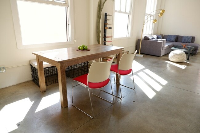 Photo - 738 S Los Angeles St