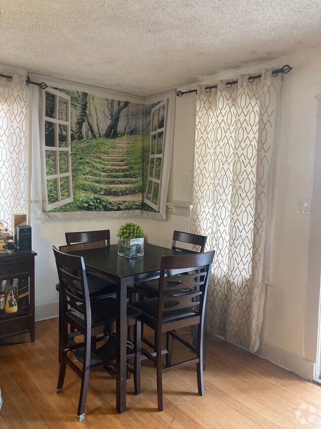 Dining area - 3771 S Catalina St Rental