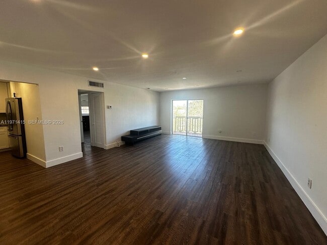 Photo - 770 NE 128th St Unit 303