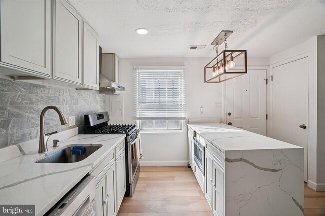 Photo - 1925 Dutch Village Dr