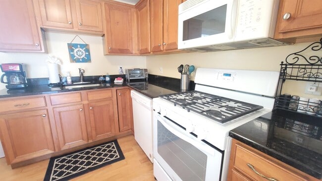 Photo - 89 Ashworth Ave Unit 8