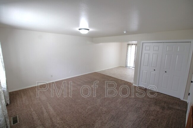 Photo - 633 W Idaho Ave