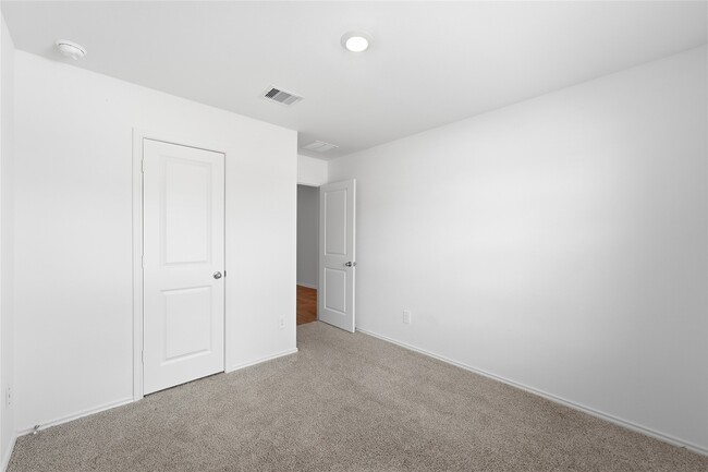 Photo - 31323 Heddington Ln