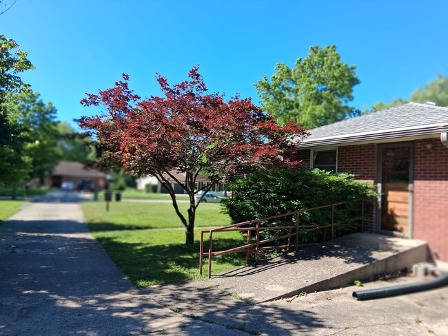 Building Photo - Quiet yet Accessible! SFH 2-car Garage