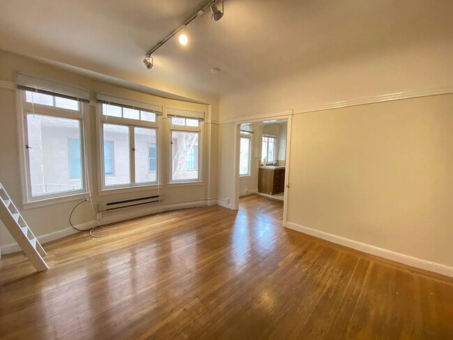 Photo - 1-Bedroom Gem in the Heart of San Francisco – Cozy 364 Sq Ft Haven!"