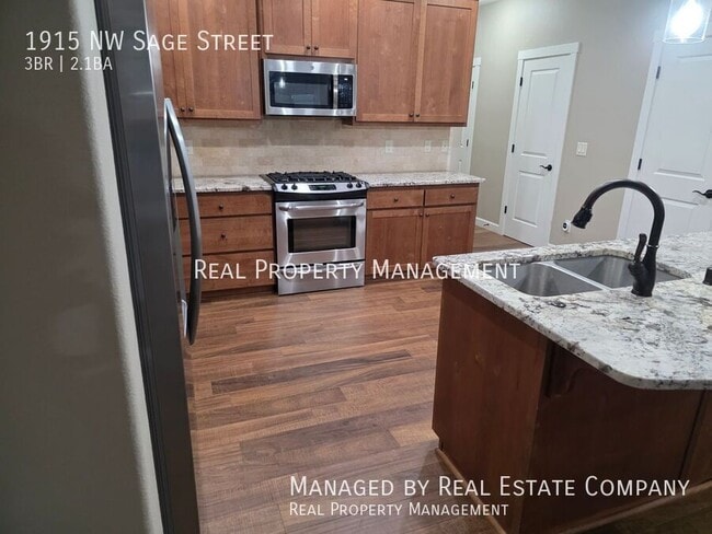 Photo - 1915 NW Sage St