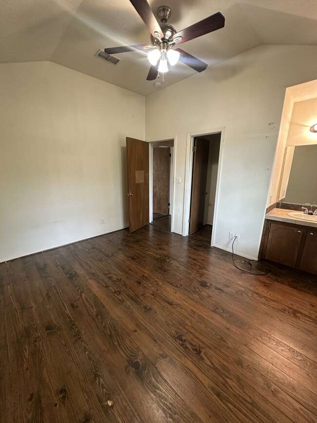 Photo - 1214 E Alamo St