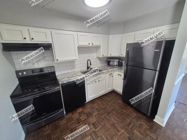 19 Boardwalk St Unit 2