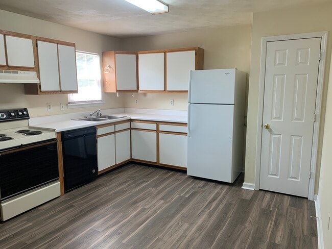 Photo - 415 Laurence Ln