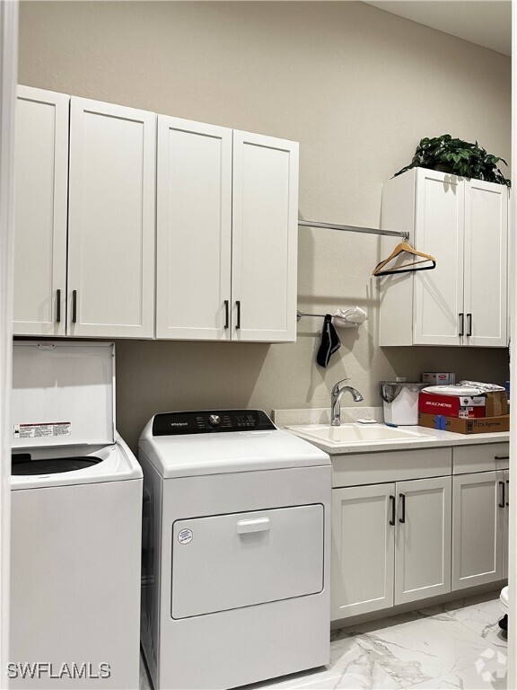 Building Photo - 14330 Laguna Spgs Ln Rental