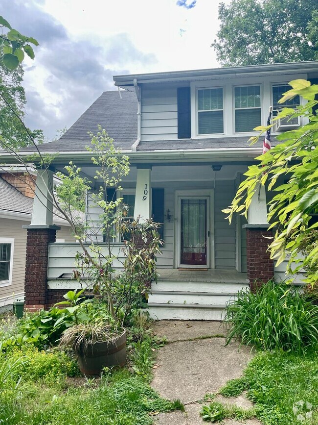 Building Photo - Beautiful Historic Kenilworth 3 bed, 1.5 b... Rental