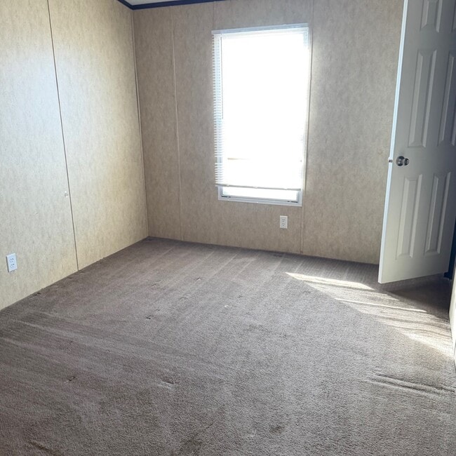 Photo - 815 W 40th St