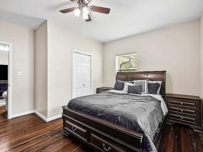 Photo - 73 E 8th St
