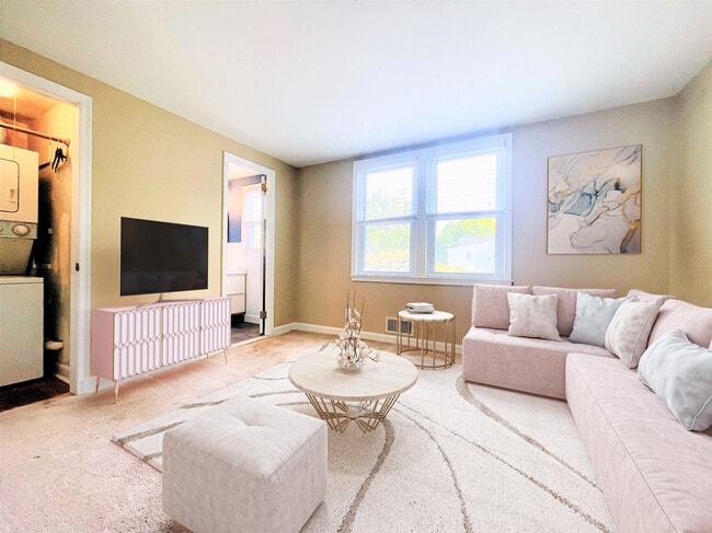 Living room - 806 Hall St
