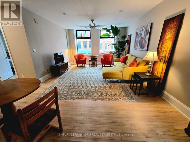 Photo - 266 Front St