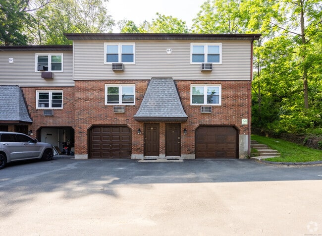 Building Photo - 64 Nutmeg Dr Unit B Rental