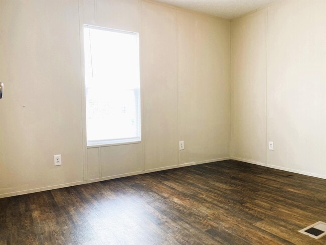 Photo - 502 Blakley Dr