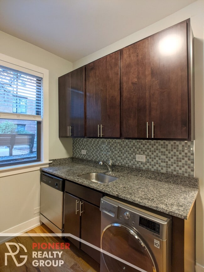 Photo - 2850 N Mildred Ave Unit 1