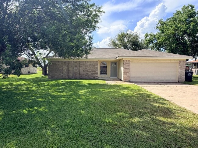 Building Photo - Updated 3/2 home with shop
