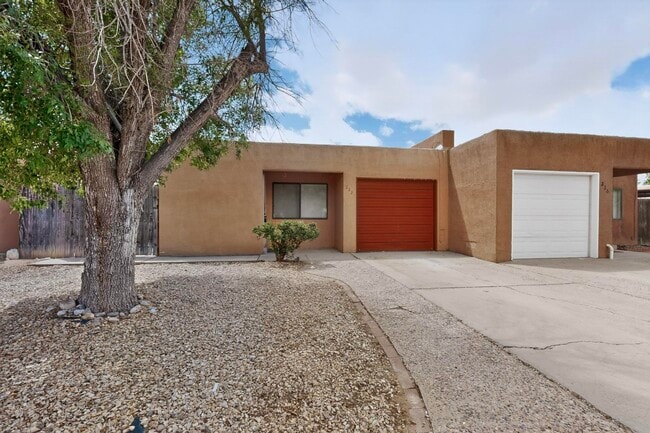 Photo - 222 Shannon Pl NW