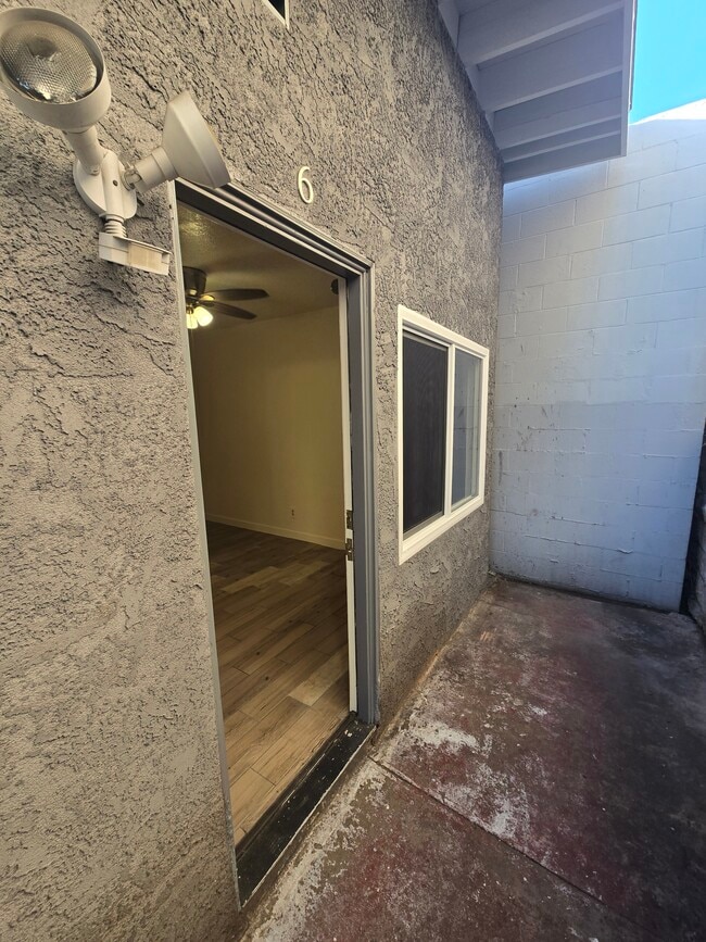 Photo - 139 W Manchester Blvd Unit No. 6