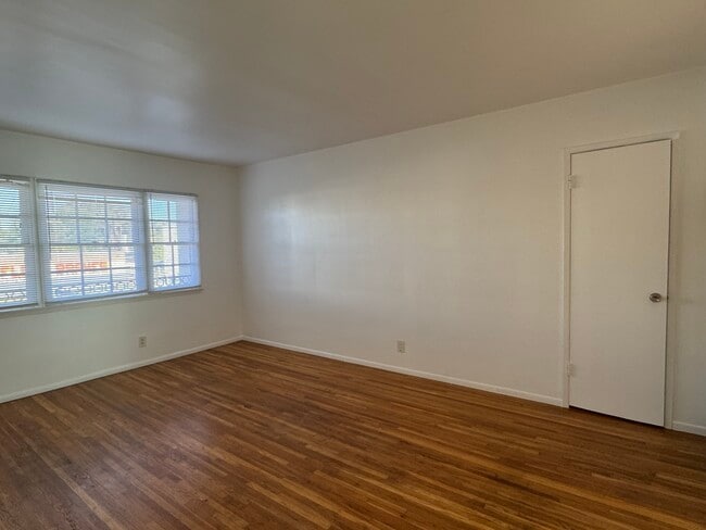 Photo - 1380 Masselin Ave Unit 7