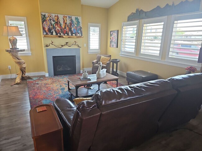 Photo - Home with Mountain View *Fully Furnished