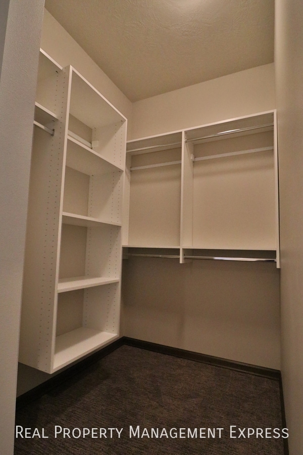 Photo - HUGE 4 bedroom home with fenced in backyard!