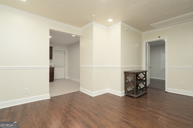 Photo - 970 Hubbard St SW