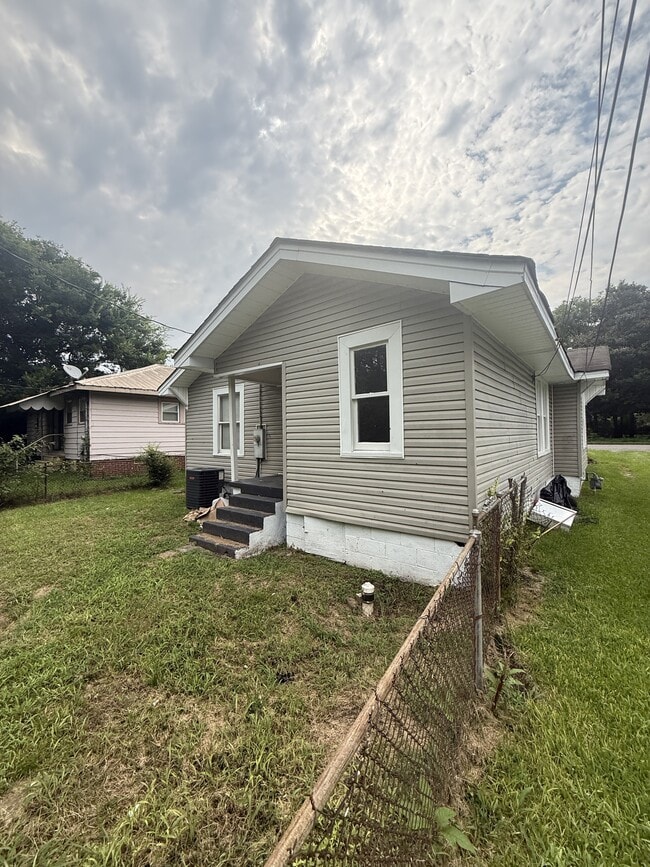 Photo - 1050 Jackson Blvd