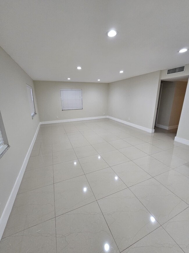 Photo - 3307 NW 108th Dr Unidad 1