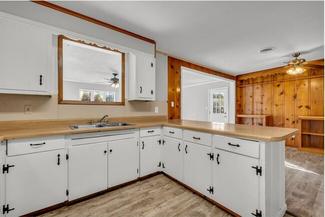 Photo - Renovated 4 Bedroom 2 Bath Home with Shop for Rent!