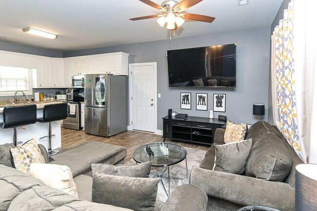 465 Banyon Rd