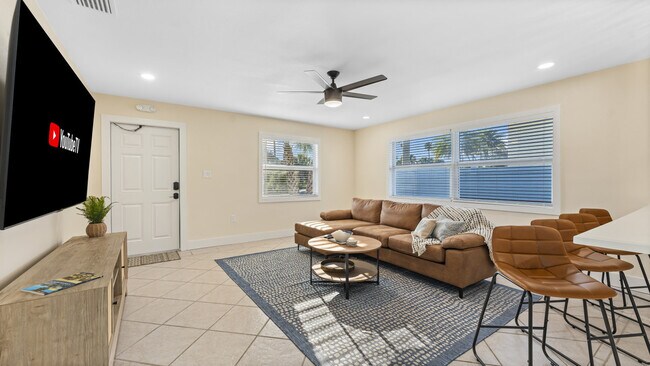 Photo - 79 S Brevard Ave Unidad ID1389640P