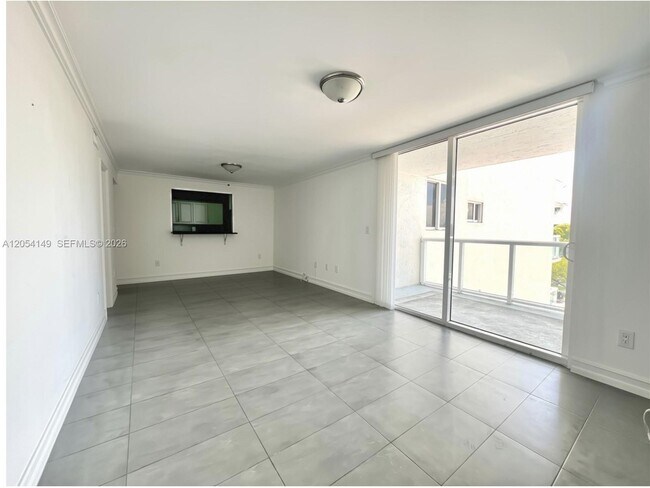Photo - 2457 Collins Ave Unit 402
