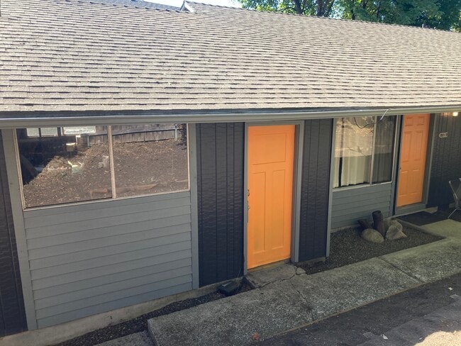 Building Photo - 8815 SW Terwilliger Blvd Unit 8815