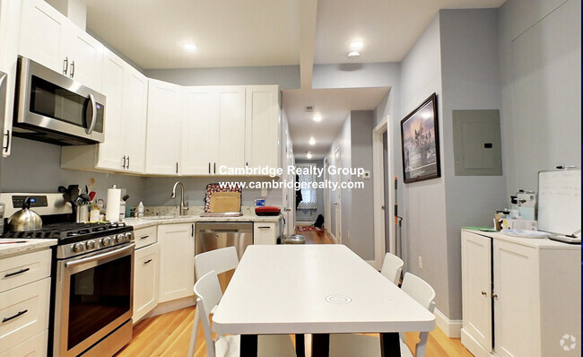 Building Photo - 130 Oxford St Unit 1A Rental