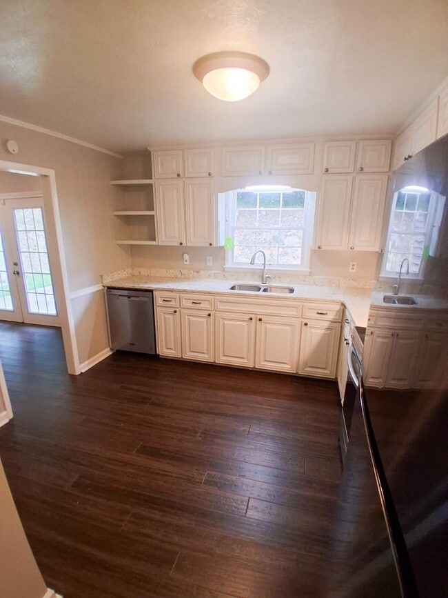 Photo - MOVE IN SPECIAL: $300 OFF FIRST MONTH'S RENT