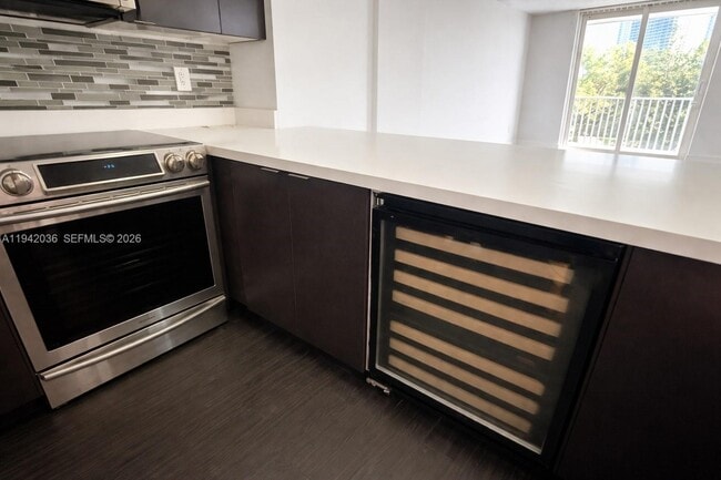 Photo - 16950 W Dixie Hwy Unit 330