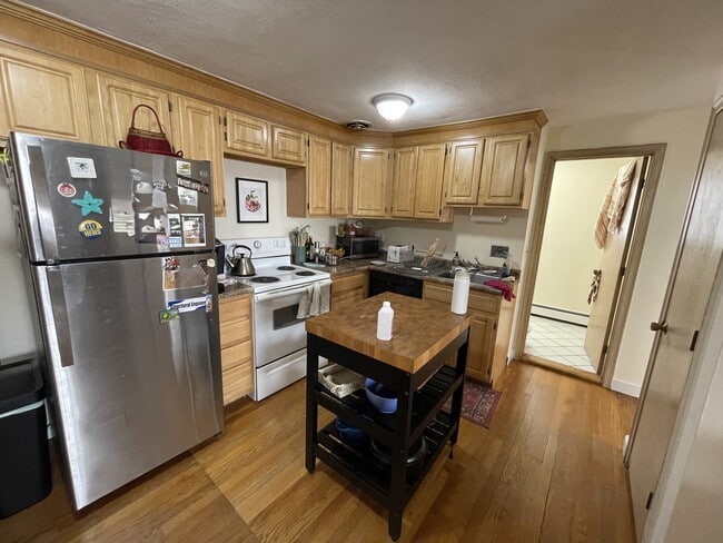 unit 203 - 443 Washington St