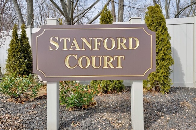 Photo - 4 Stanford Ct