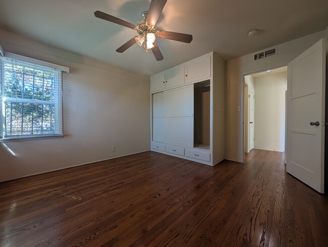 Building Photo - 7026 Flight Ave Unit 7026