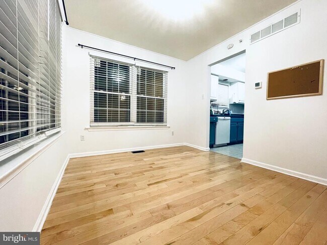 Photo - 3005 Creekside Ct