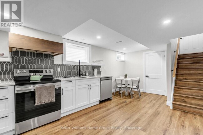 Photo - 496 Manchester Rd