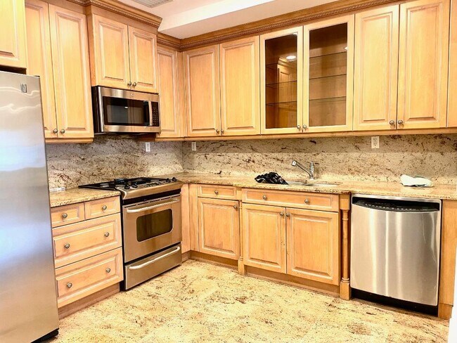 Photo - 171 Great Neck Rd Unit 3H