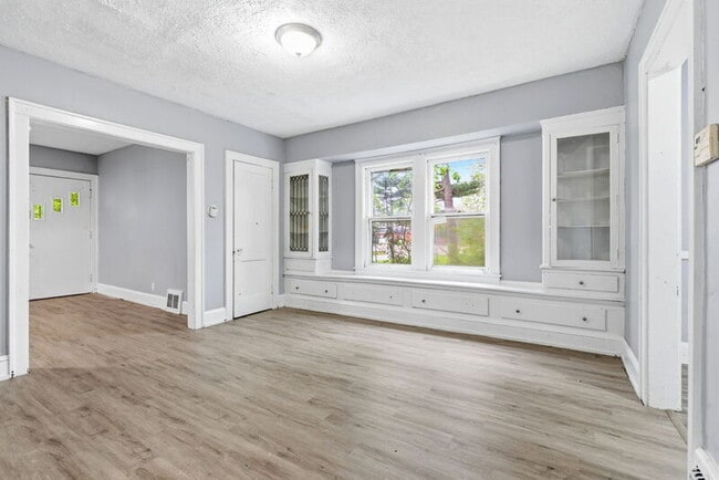 Photo - 11617 Forest Ave