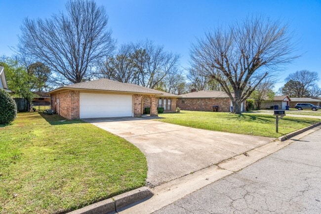 Building Photo - 8208 Mark Ln