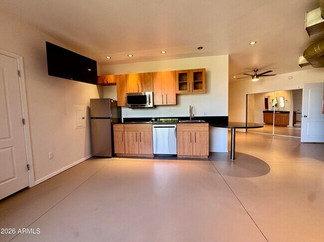 Photo - 1701 E Colter St Unidad 341