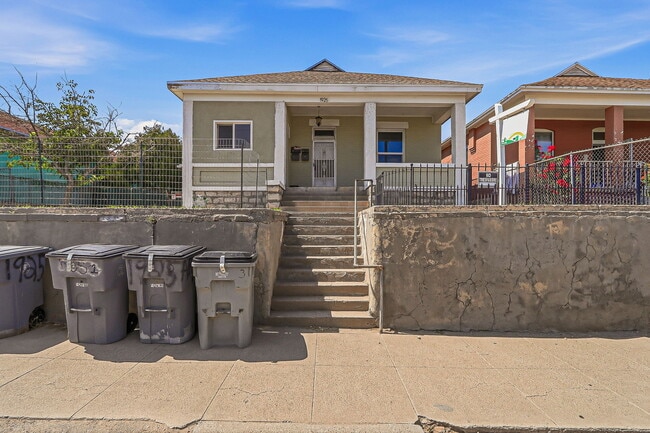 Building Photo - 1925 Arizona Ave Unit 2
